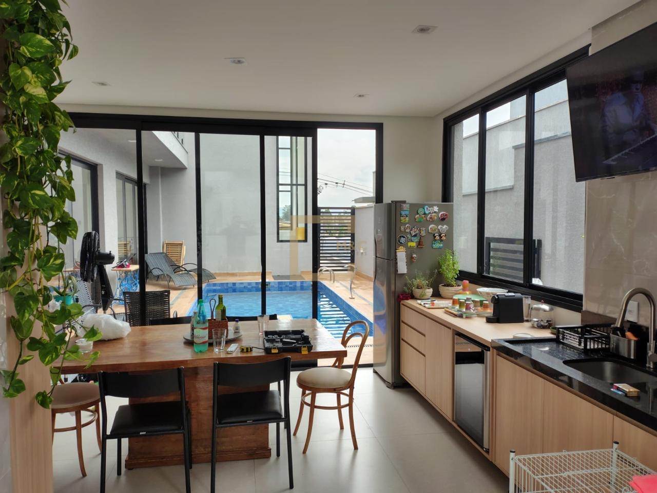 Casa em Condomínio Valville 01  