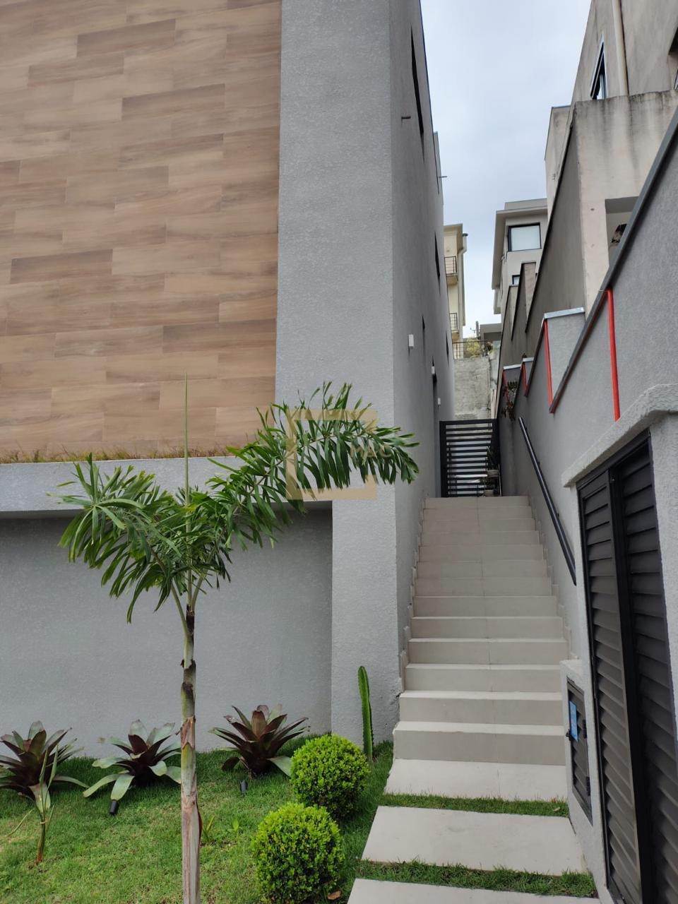 Casa em Condomínio Valville 01  